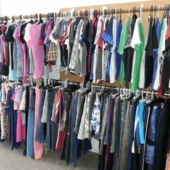 All Women's Bundle of 25 PC High Quality Clothing Bags, Tops, Jeans, & More - Picture 1 of 7